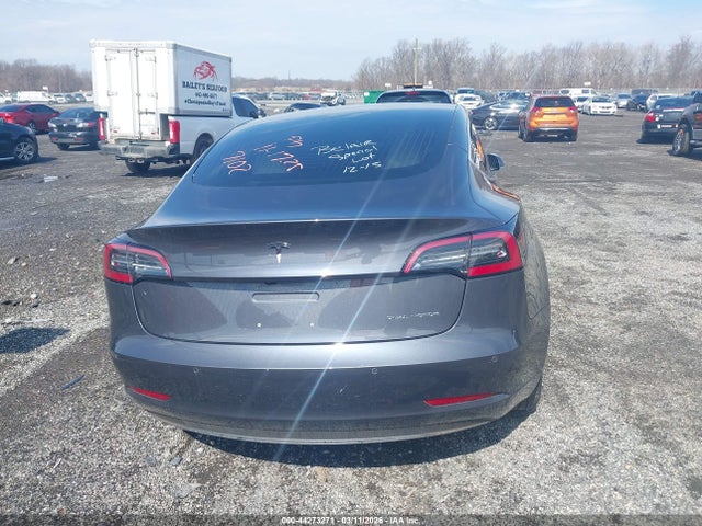 44273271 :رقم المزاد ، 5YJ3E1EB5JF097102 vin ، 2018 Tesla Model 3 Long Range/performance مزاد بيع