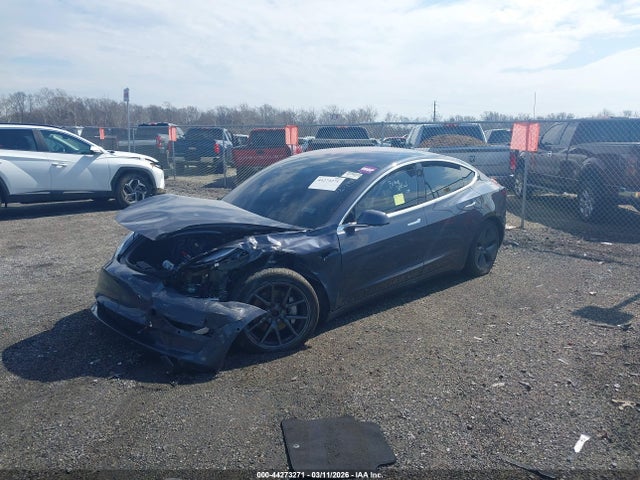 44273271 :رقم المزاد ، 5YJ3E1EB5JF097102 vin ، 2018 Tesla Model 3 Long Range/performance مزاد بيع