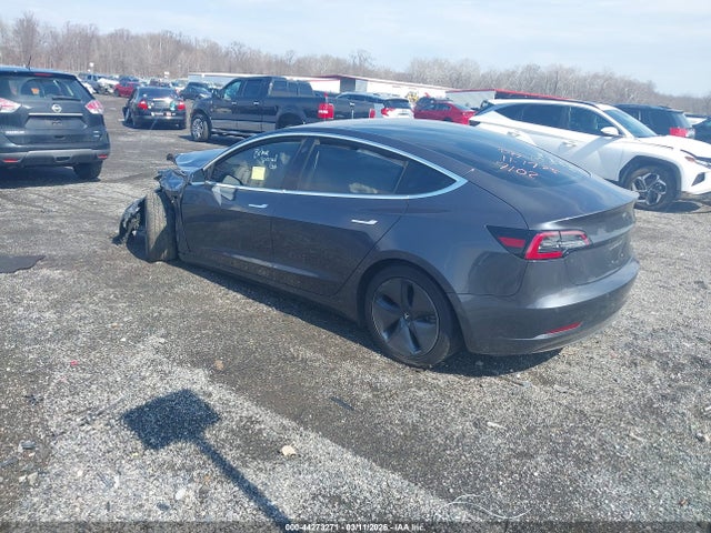 44273271 :رقم المزاد ، 5YJ3E1EB5JF097102 vin ، 2018 Tesla Model 3 Long Range/performance مزاد بيع