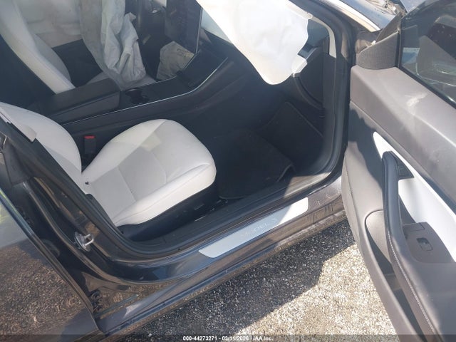 44273271 :رقم المزاد ، 5YJ3E1EB5JF097102 vin ، 2018 Tesla Model 3 Long Range/performance مزاد بيع