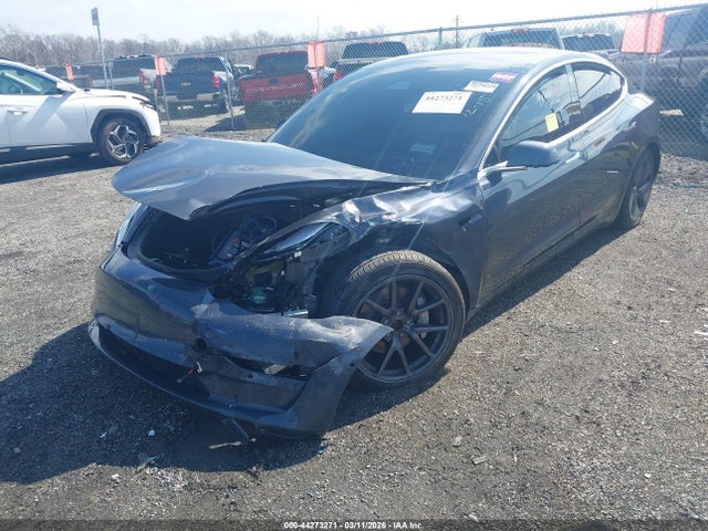 44273271 :رقم المزاد ، 5YJ3E1EB5JF097102 vin ، 2018 Tesla Model 3 Long Range/performance مزاد بيع