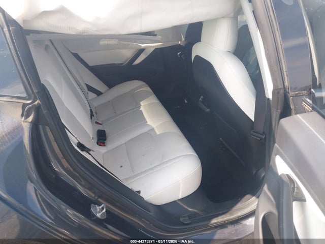 44273271 :رقم المزاد ، 5YJ3E1EB5JF097102 vin ، 2018 Tesla Model 3 Long Range/performance مزاد بيع