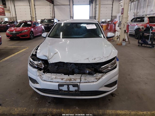 3VWN57BU8KM118987 Volkswagen Jetta 1.4t S