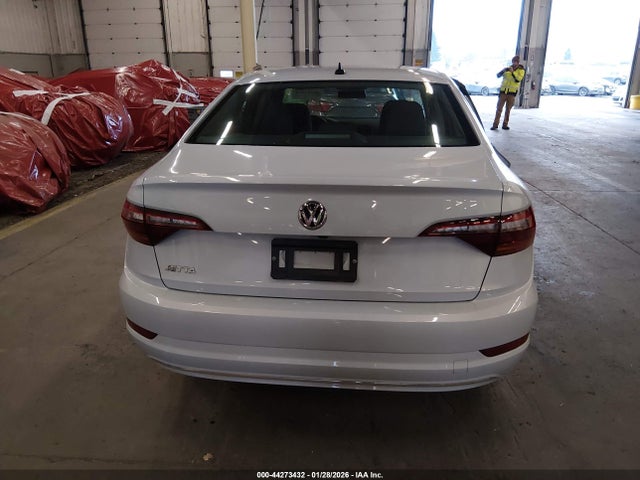 3VWN57BU8KM118987 Volkswagen Jetta 1.4t S
