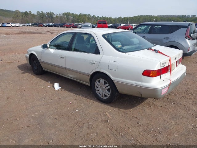 2001 TOYOTA CAMRY JT2BG28K210540594 Photo 2