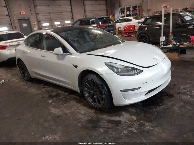 2018 Tesla Model 3 Long Range/performance მანქანა იყიდება აუქციონზე, vin: 5YJ3E1EB1JF054621, აუქციონის ნომერი: 44273587