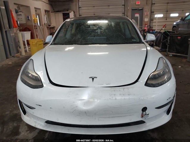 2018 Tesla Model 3 Long Range/performance მანქანა იყიდება აუქციონზე, vin: 5YJ3E1EB1JF054621, აუქციონის ნომერი: 44273587