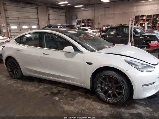2018 Tesla Model 3 Long Range/performance მანქანა იყიდება აუქციონზე, vin: 5YJ3E1EB1JF054621, აუქციონის ნომერი: 44273587