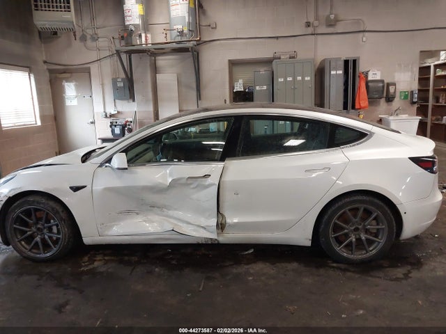 2018 Tesla Model 3 Long Range/performance მანქანა იყიდება აუქციონზე, vin: 5YJ3E1EB1JF054621, აუქციონის ნომერი: 44273587
