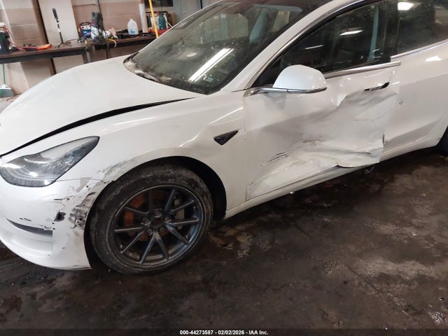 2018 Tesla Model 3 Long Range/performance მანქანა იყიდება აუქციონზე, vin: 5YJ3E1EB1JF054621, აუქციონის ნომერი: 44273587