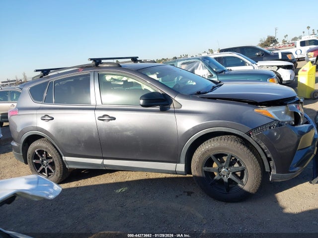 JTMBFREV5JJ744916 Toyota RAV4 LE
