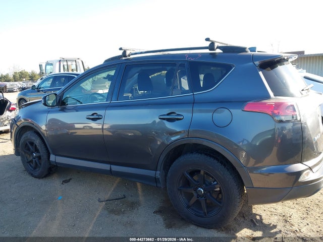 JTMBFREV5JJ744916 Toyota RAV4 LE