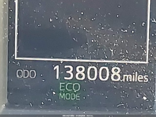 JTMBFREV5JJ744916 Toyota RAV4 LE