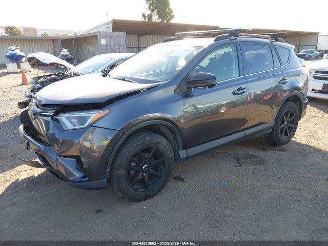 JTMBFREV5JJ744916 Toyota RAV4 LE