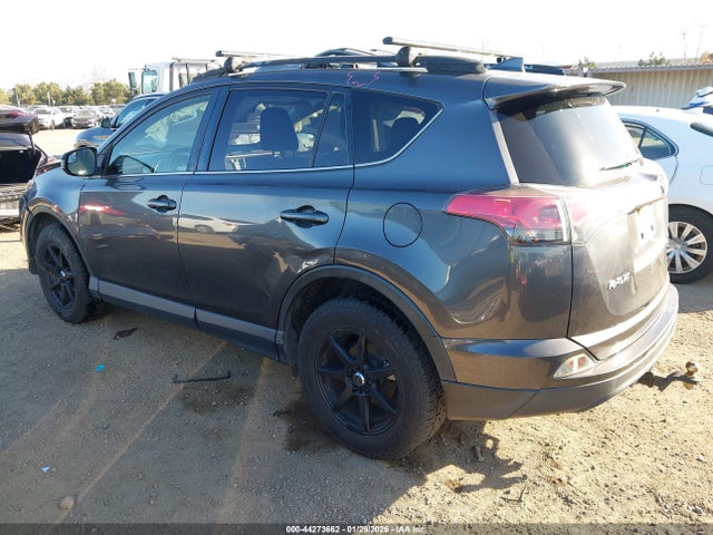 JTMBFREV5JJ744916 Toyota RAV4 LE