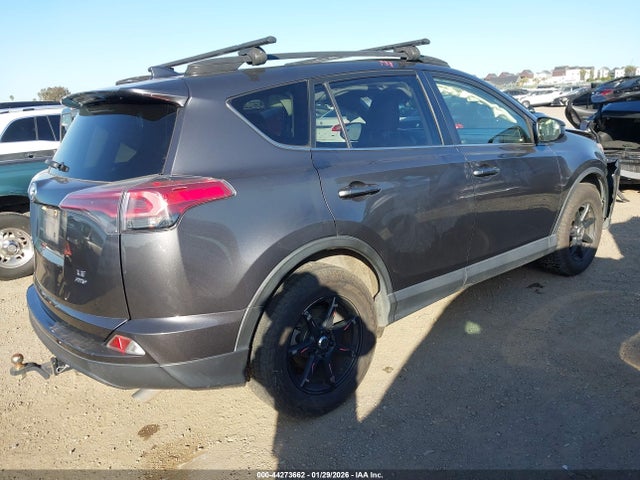 JTMBFREV5JJ744916 Toyota RAV4 LE