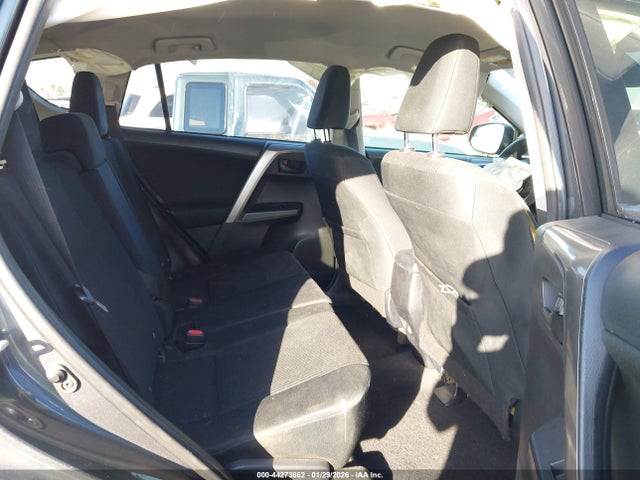 JTMBFREV5JJ744916 Toyota RAV4 LE