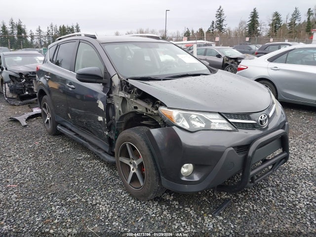 Toyota RAV4 LE 2015 JTMBFREV2FJ024044 головне зображення