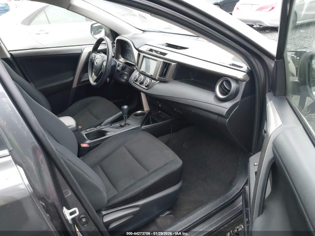 Toyota RAV4 LE 2015 JTMBFREV2FJ024044 Image 18
