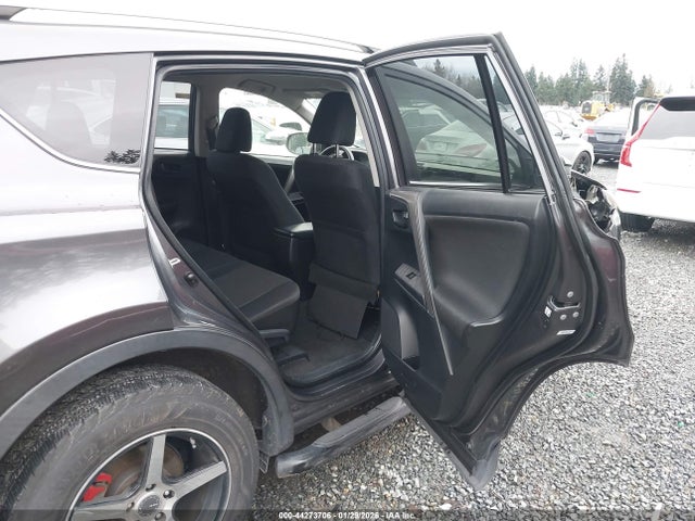Toyota RAV4 LE 2015 JTMBFREV2FJ024044 Image 8