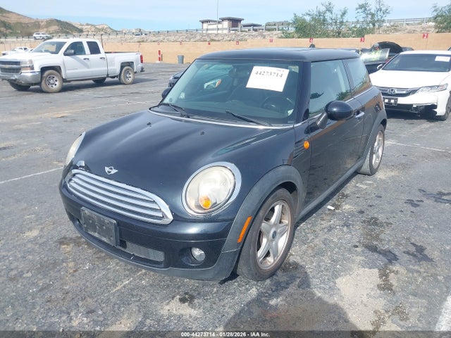 2008 MINI COOPER WMWMF33588TT63050 Photo 1