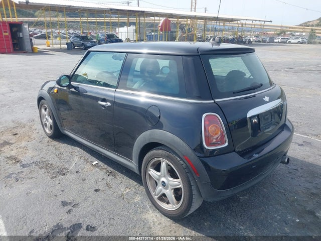 2008 MINI COOPER WMWMF33588TT63050 Photo 2