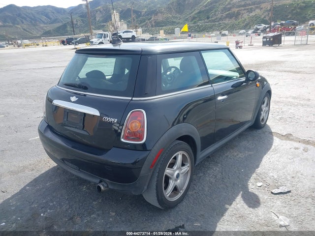 2008 MINI COOPER WMWMF33588TT63050 Photo 3