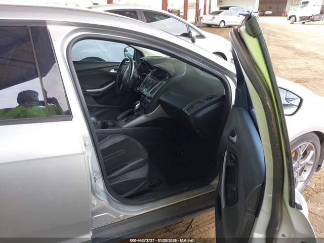 1FADP3K27EL239392 Ford FOCUS SE