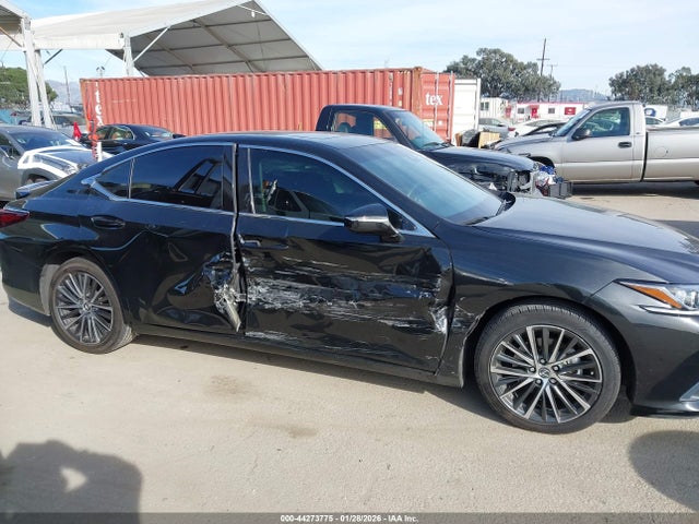 58ADA1C11RU043796 Lexus ES 300H