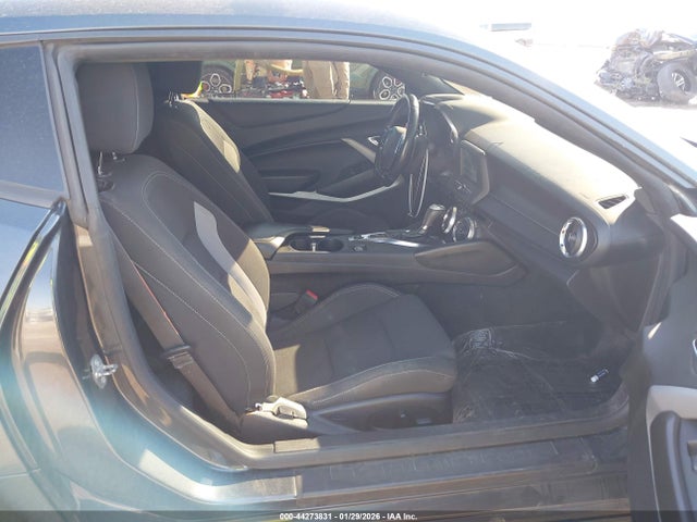 2018 CHEVROLET CAMARO 1G1FB1RS0J0189502 Photo 4
