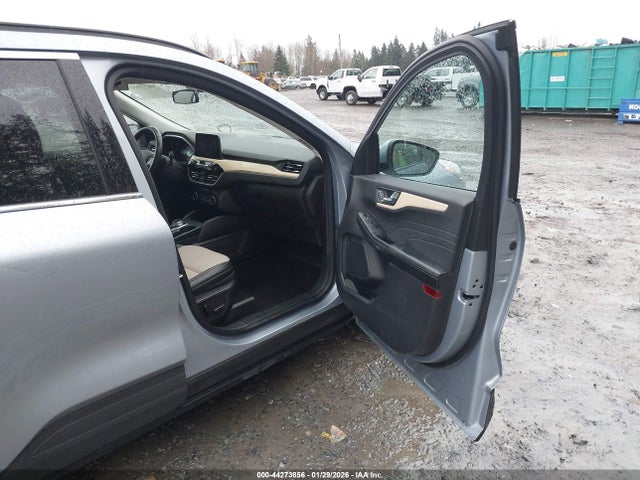 1FMCU9DZ4NUA96936 Ford Escape Titanium Hybrid