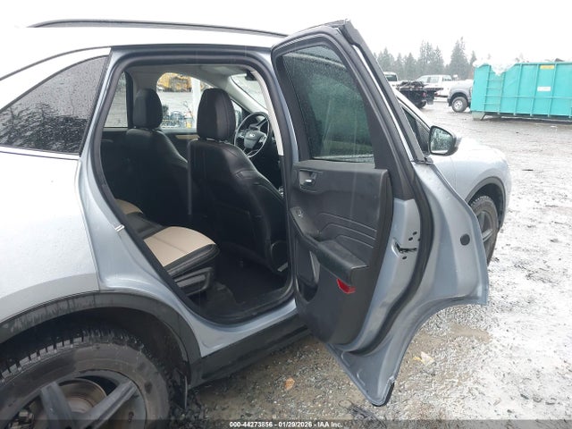 1FMCU9DZ4NUA96936 Ford Escape Titanium Hybrid