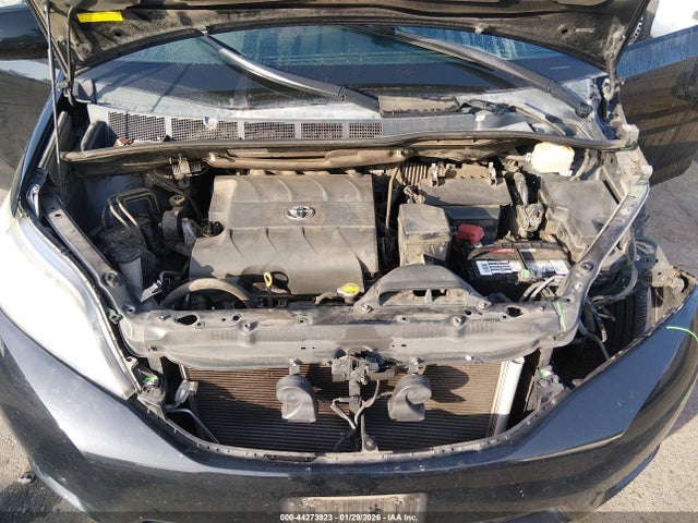 5TDYK3DCXFS670423 Toyota Sienna Xle 8 Passenger