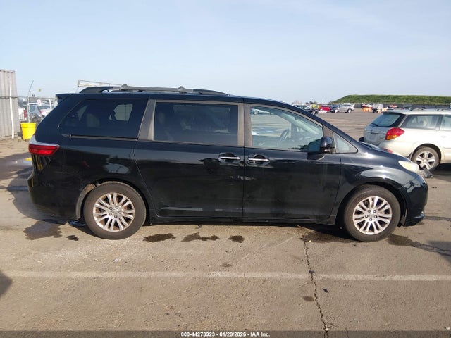 5TDYK3DCXFS670423 Toyota Sienna Xle 8 Passenger