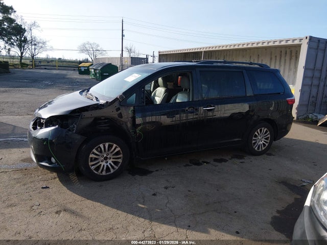 5TDYK3DCXFS670423 Toyota Sienna Xle 8 Passenger