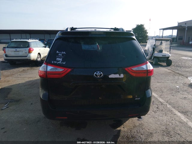 5TDYK3DCXFS670423 Toyota Sienna Xle 8 Passenger