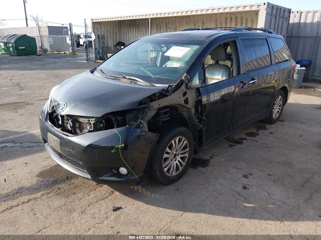 5TDYK3DCXFS670423 Toyota Sienna Xle 8 Passenger