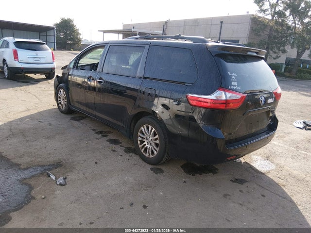 5TDYK3DCXFS670423 Toyota Sienna Xle 8 Passenger