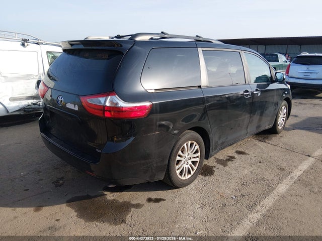 5TDYK3DCXFS670423 Toyota Sienna Xle 8 Passenger
