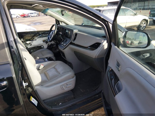 5TDYK3DCXFS670423 Toyota Sienna Xle 8 Passenger