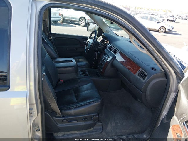 1GNSKJE75ER110857 Chevrolet Suburban 1500 Lt