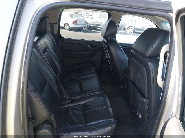 1GNSKJE75ER110857 Chevrolet Suburban 1500 Lt