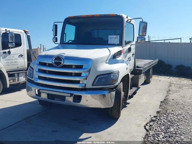 44274069 :رقم المزاد ، 5PVNJ8JP6C4S50627 vin ، 2012 Hino 268 مزاد بيع
