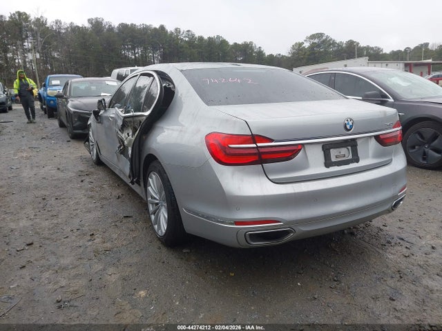 2018 BMW 740I WBA7E2C5XJG742642 Photo 2