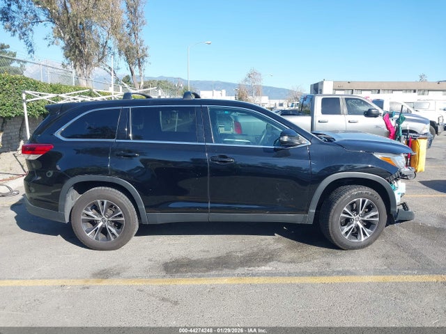 5TDZARFH6KS061455 Toyota Highlander Le