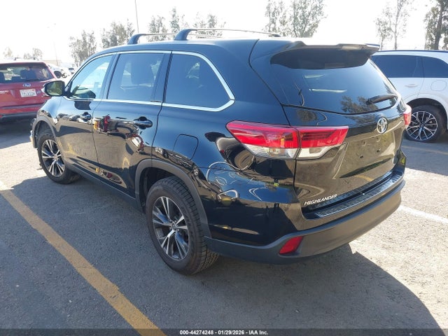 5TDZARFH6KS061455 Toyota Highlander Le