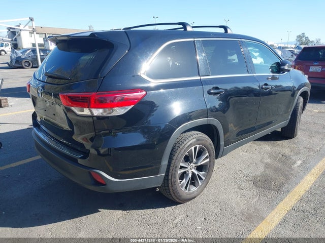 5TDZARFH6KS061455 Toyota Highlander Le
