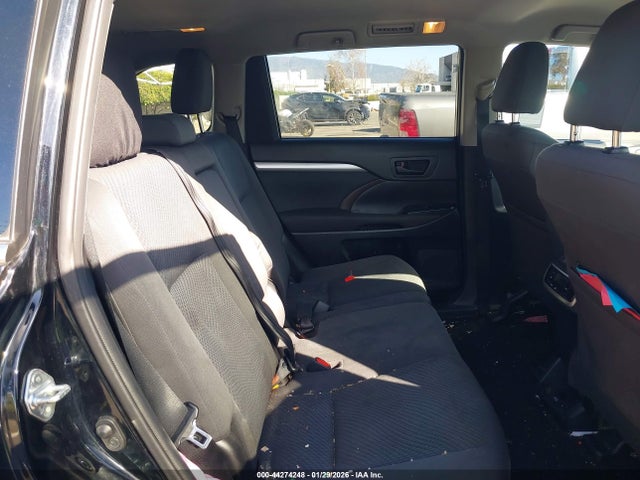 5TDZARFH6KS061455 Toyota Highlander Le