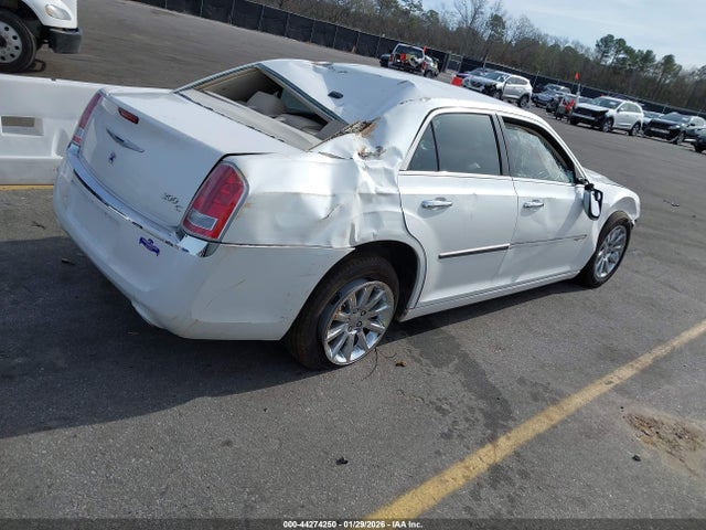 2011 CHRYSLER 300C 2C3CA6CTXBH528568 Photo 3