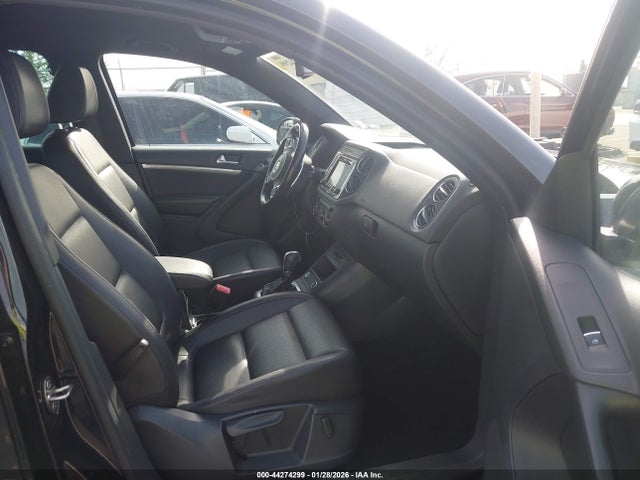 WVGAV7AX7GW089661 Volkswagen Tiguan R-line